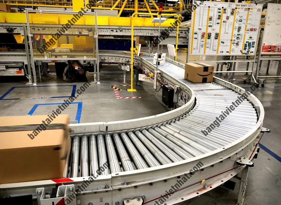 Hệ thống băng tải kho hàng.